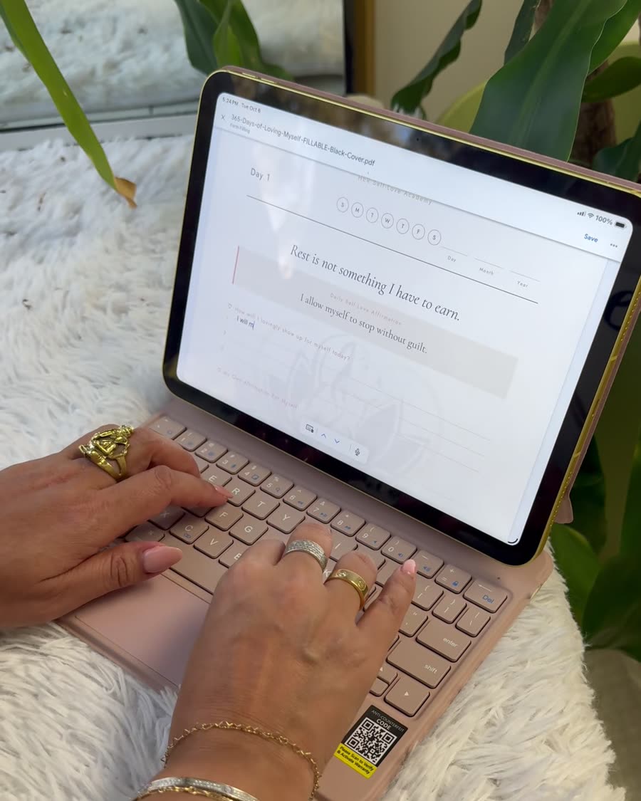Typing in the fillable journal on a tablet